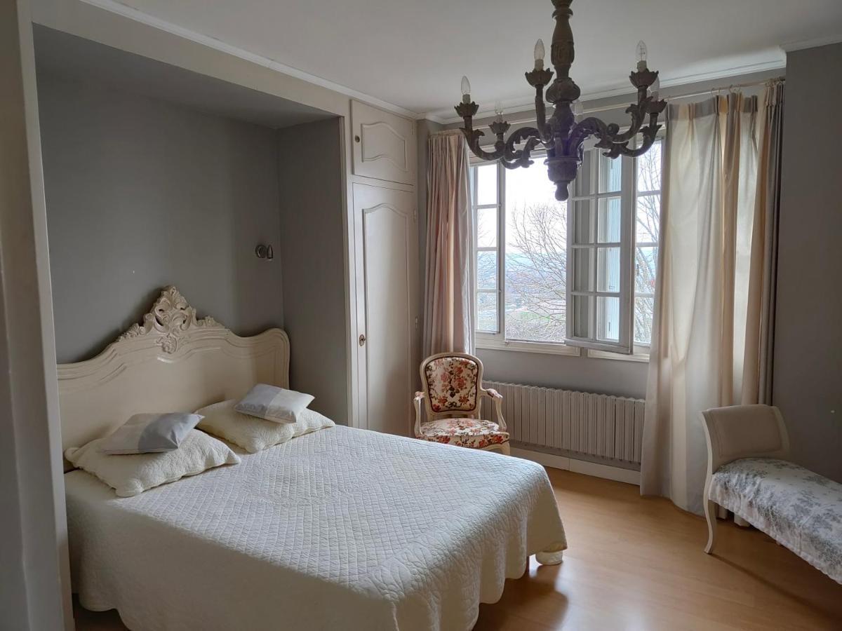 Chambre Grise Dans Une Demeure Du 16Eme A Saumur Comprenant Cuisine Equipee Экстерьер фото