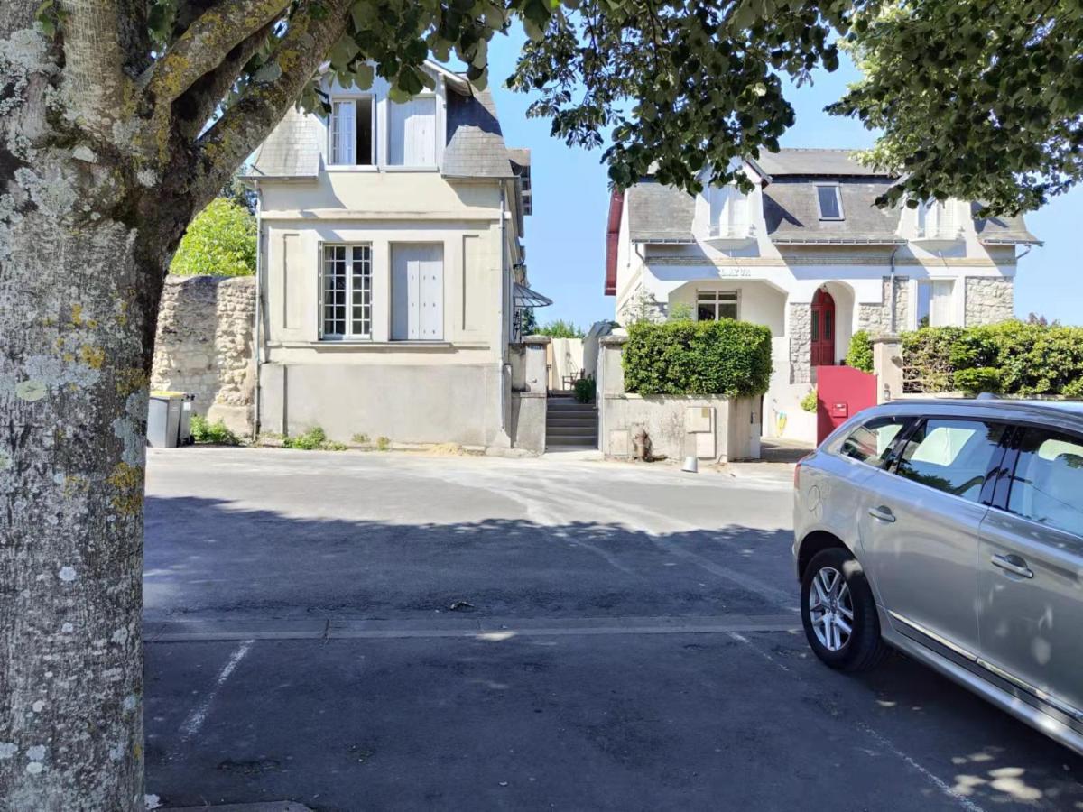 Chambre Grise Dans Une Demeure Du 16Eme A Saumur Comprenant Cuisine Equipee Экстерьер фото